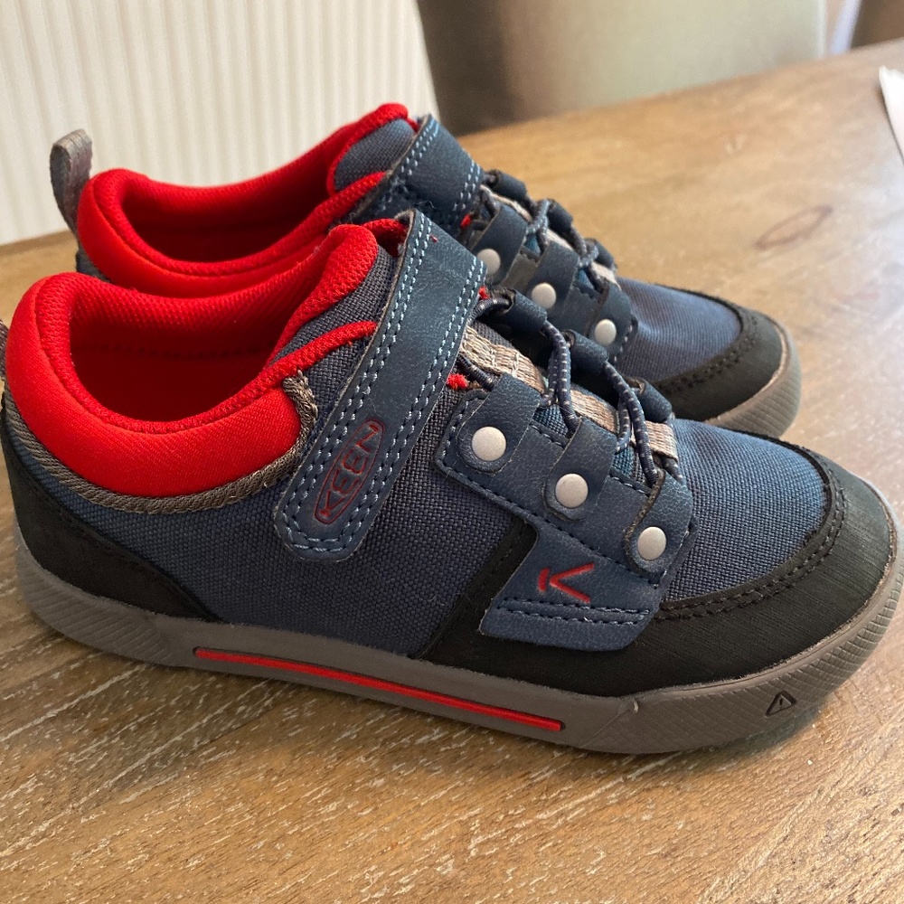 Boy's Keen shoes Navy and Red Size 12